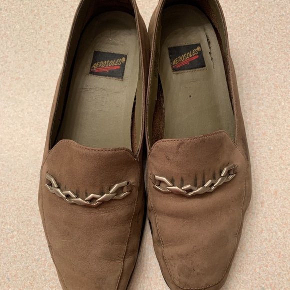 Women's Brown Suede Aerosoles shoes, size 7, with gold chain, vintage - Picture 2 of 6